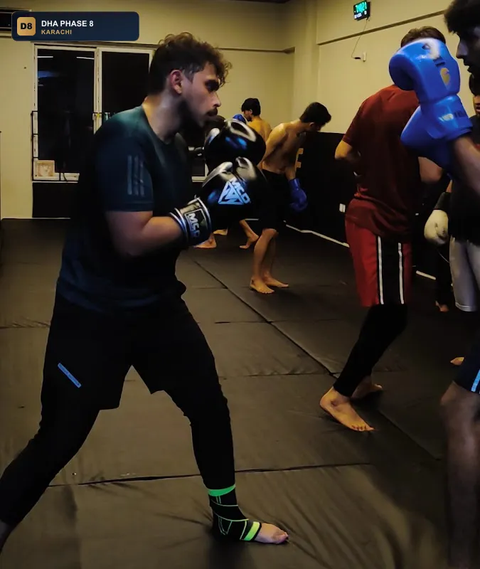 endeavor-fitness-dha-phase-8-karachi thumb 3